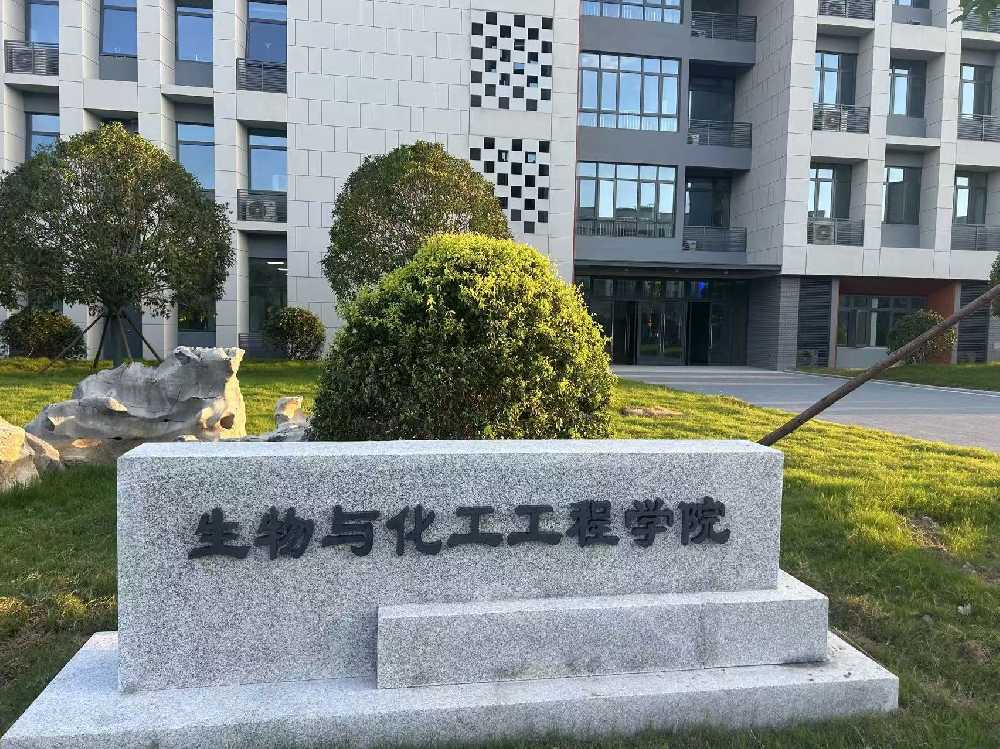 平阴县扬州职业大学体育场高杆灯项目